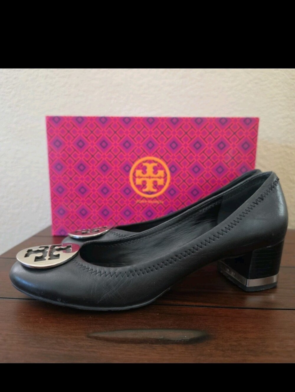 $298 Tory Burch Black Leather Amy Pumps Heels Logo Sz 9